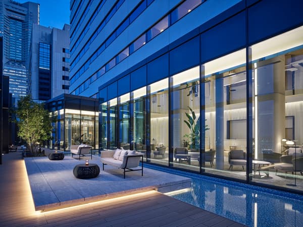 Tempat duduk teras untuk paket menikmati kembang api di Mitsui Garden Hotel Yokohama Minatomirai Premier