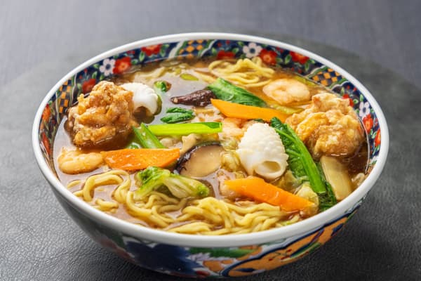 Ramen Kowakien dan Katayakisoba Kowakien disajikan di restoran