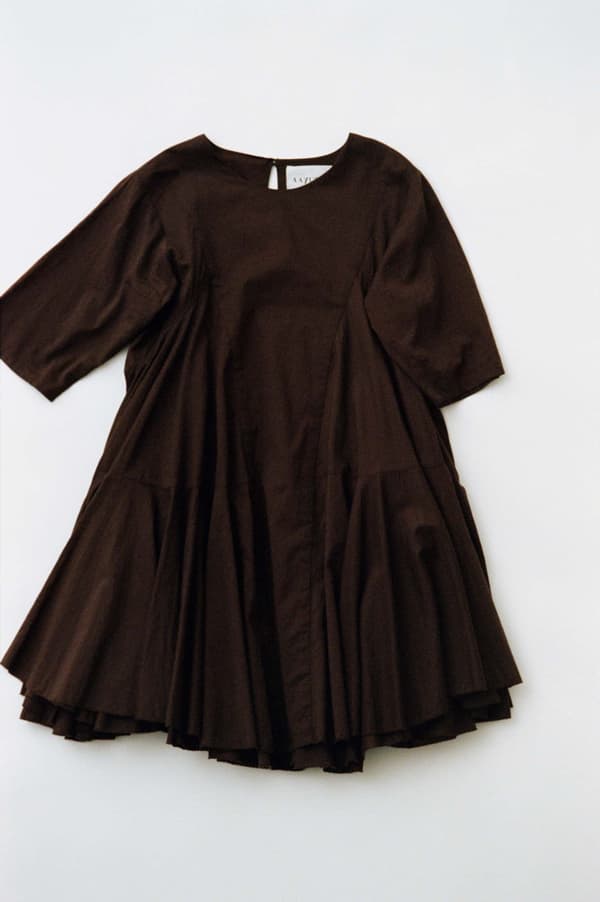 มุมมองอื่นของชุดเดรสแขนครึ่ง Volume Flare AAYUSHI for SALON