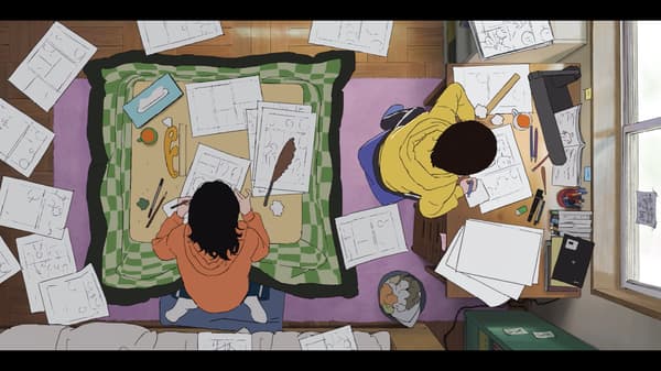 通往京本房間的素描本堆疊走廊