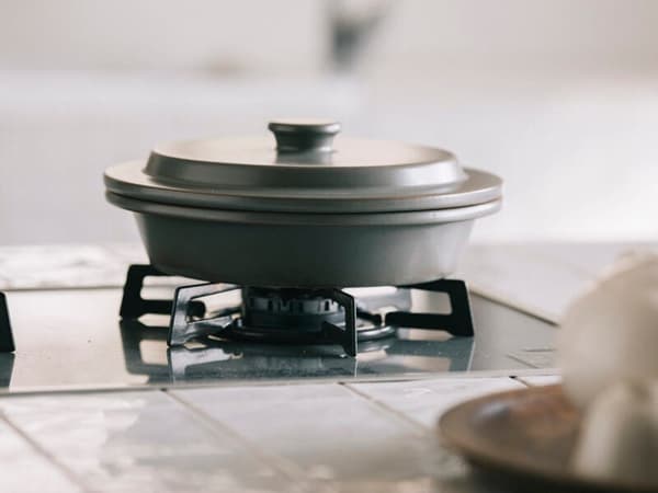 Ginpo Pottery PETARI 土锅（24cm）16,500日元，（30cm）19,800日元