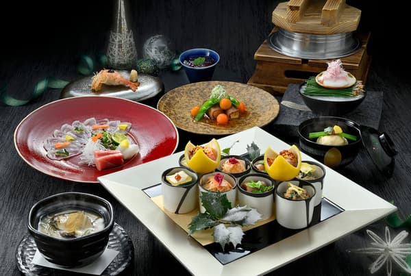 Hoshizora, un menú kaiseki expresado con delicadas técnicas japonesas (el hassun en la foto es para dos personas)