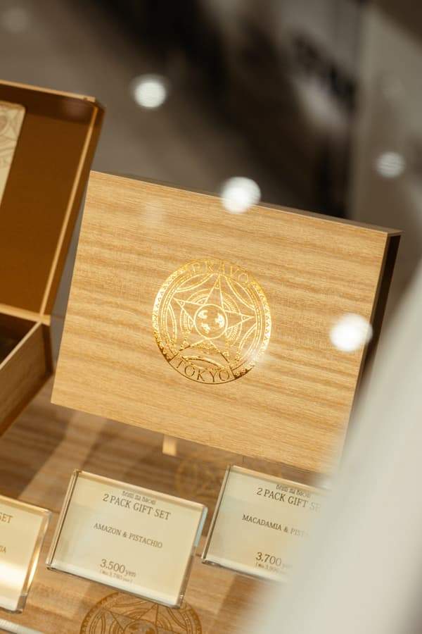 由回收牛奶纸盒制成的环保桐木图案包装