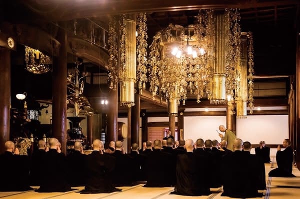 永平寺晨祷法会