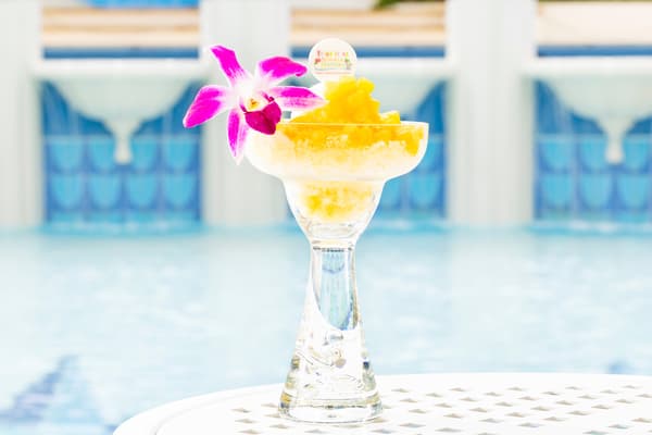 棕榈花园泳池刨冰 (C)Disney