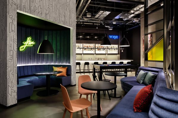 Aloft Osaka Dojima W XYZ Bar 內部空間