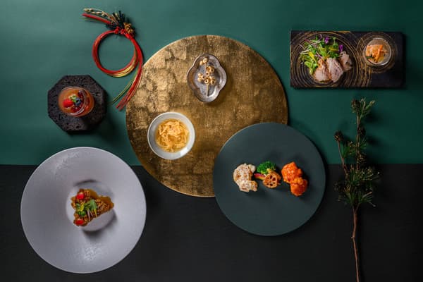 Platos del set de almuerzo Saika