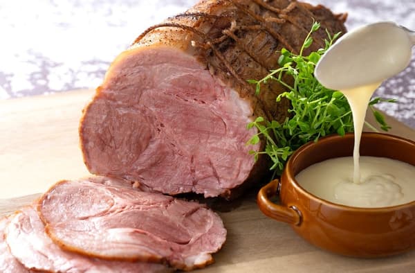 Daging Babi Panggang Iris dengan Saus Fondue Keju Hokkaido yang Kaya Rasa