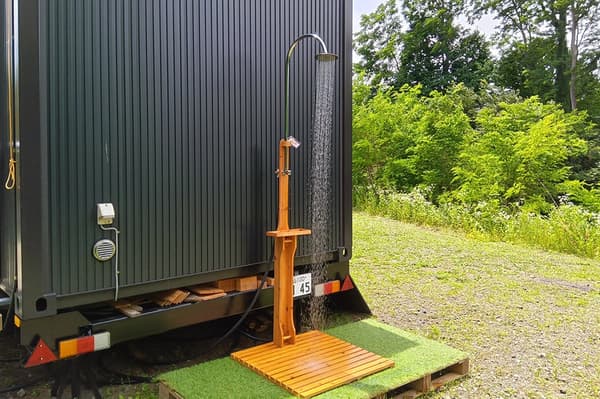 接待建筑附近的室外冷水淋浴