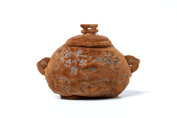 Eco bag featuring Important Cultural Property Ashiya Arare-ji Kaede Shika-zu Magata-gama (kettle), Muromachi period, 15th century – Hosomi Museum collection