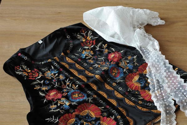 Guests can take commemorative photos in traditional Swiss costume