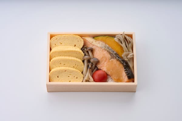 Minokichi Salmon Yuan-yaki and Autumn Mushroom Dashimaki Bento