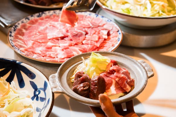 Teppan-grilled meats with plenty of vegetables, fresh off the grill