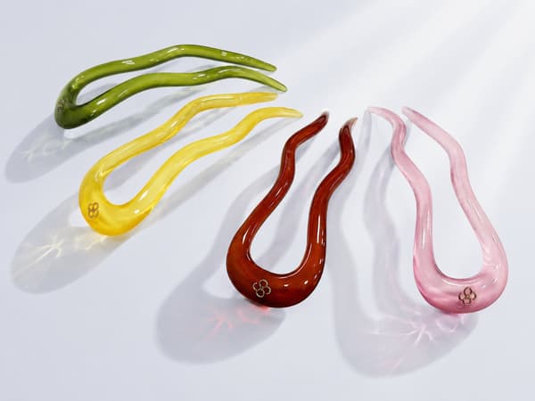 Acrylic Wavy Hairpin, ¥13.200