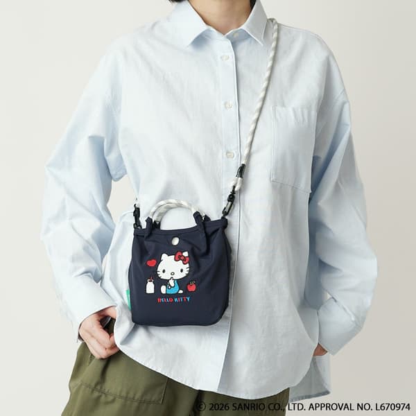Hello Kitty mini shoulder bag, compact size