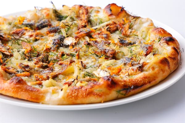 Pizza bianca de sardina e hinojo (solo cena)