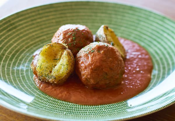 Meatballs in tomato sauce