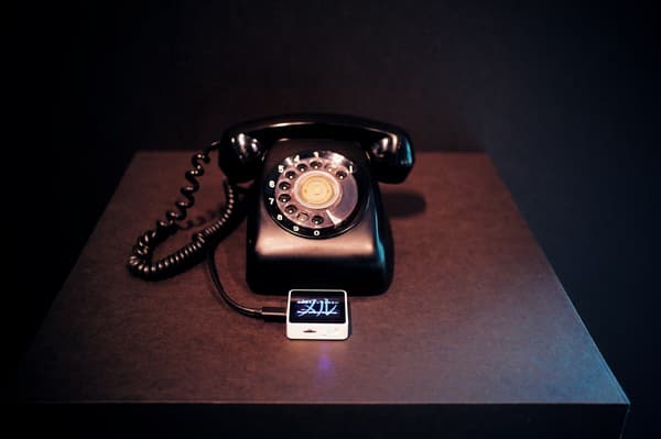 落合阳一“幻影共鸣（面向对象的菩萨）”，2023