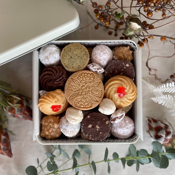 饼干罐 / Calm flower and bake shop