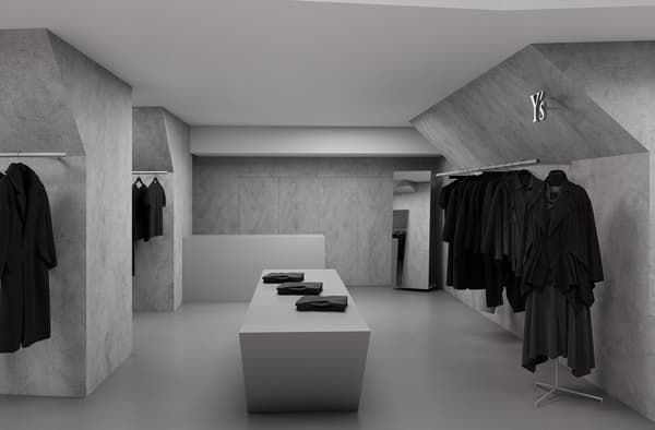 Paredes inclinadas y estantes dentro de la tienda