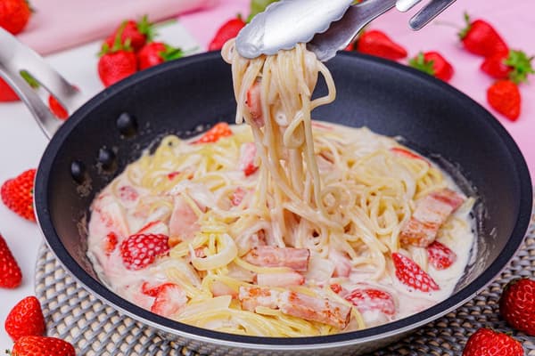 草莓奶油意面