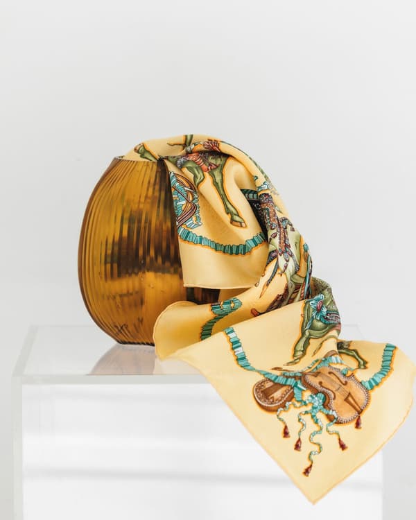 Vintage scarf detail