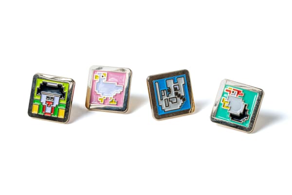 Pin badges featuring works by Ito Jakuchu and Suzuki Kiitsu – Hosomi Museum collection