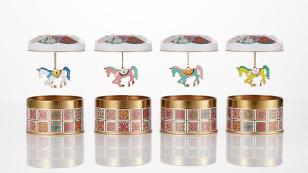 从罐中出现的独角兽吊饰