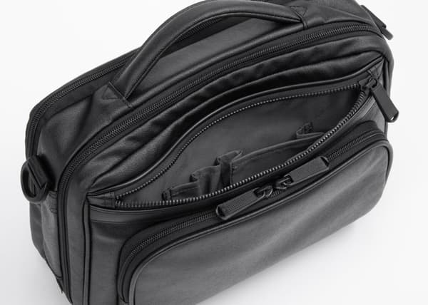 Flex Light Coat 2 shoulder bag, exterior and interior pockets