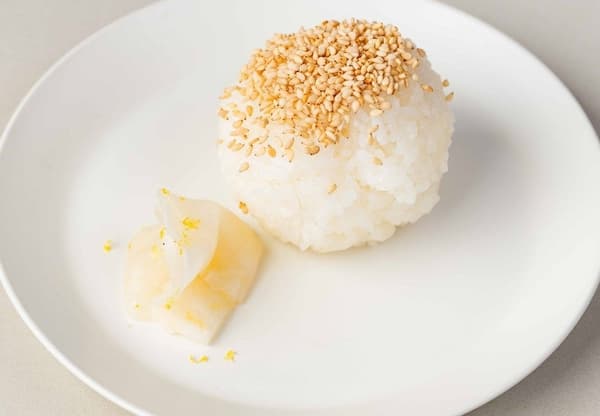 黑芝麻塔佩纳酱烤蔬菜