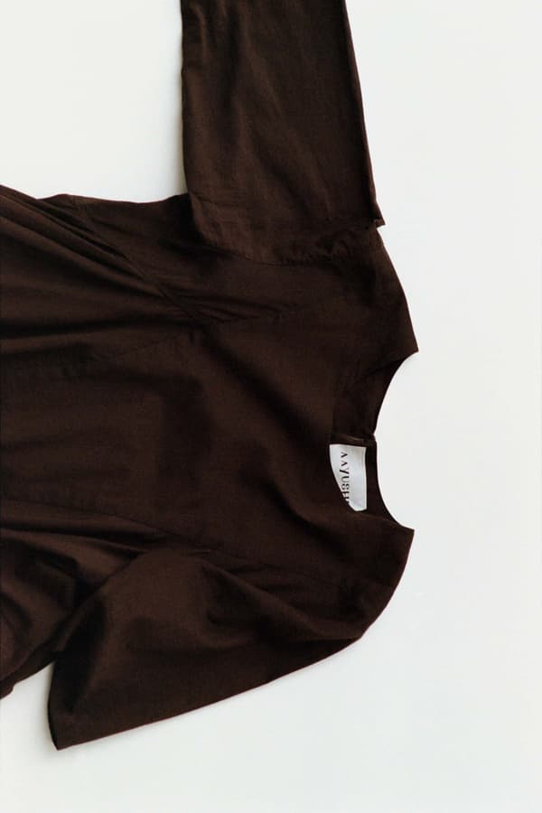 การแต่งกายด้วยชุดเดรสแขนครึ่ง Volume Flare AAYUSHI for SALON