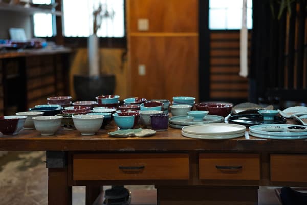 Tottori is home to many kiln masters with deep ties to the mingei folk art movement
