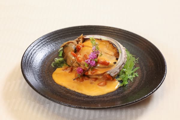 壽司「翔庵湖月」- 噴火灣蝦夷鮑魚嫩煮 - 白酒海膽味噌醬：¥4,840