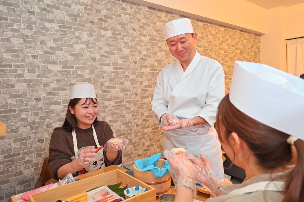 Authentic Edomae Sushi: Private Sushi-Making Experience with Ginza Onodera Sushi Academy Instructor Satoshi - Image 11