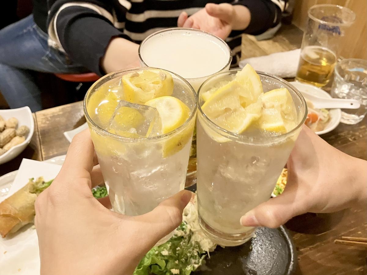 Muroran Lake Toya Bar Hopping Tour with Pork Yakitori & Onsen Town Nightlife - Image 4