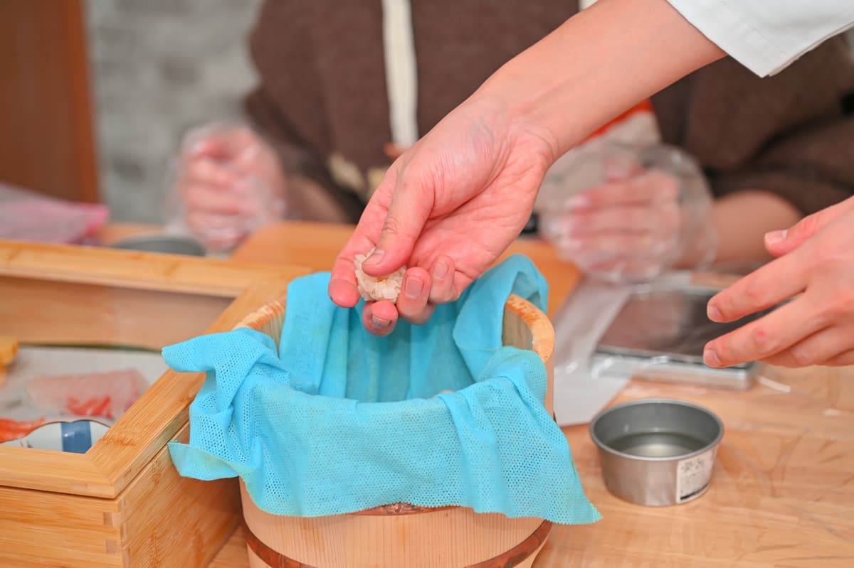 Authentic Edomae Sushi: Private Sushi-Making Experience with Ginza Onodera Sushi Academy Instructor Satoshi - Image 10