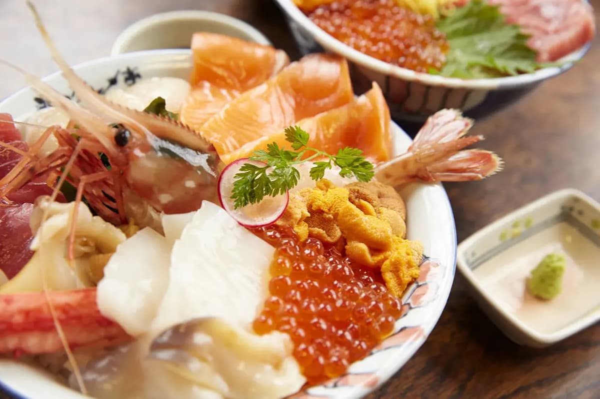 Sapporo Susukino Bar Hopping Night Tour with Fresh Seafood & Ramen - Image 6