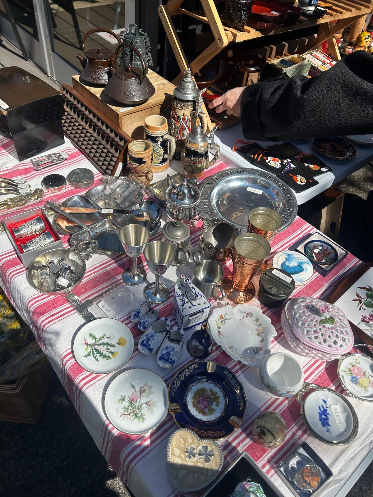 Antique Hunt: Discover Old Japan at Yanaka Flea Market – A Downtown Antique Walk with Mana - Image 2