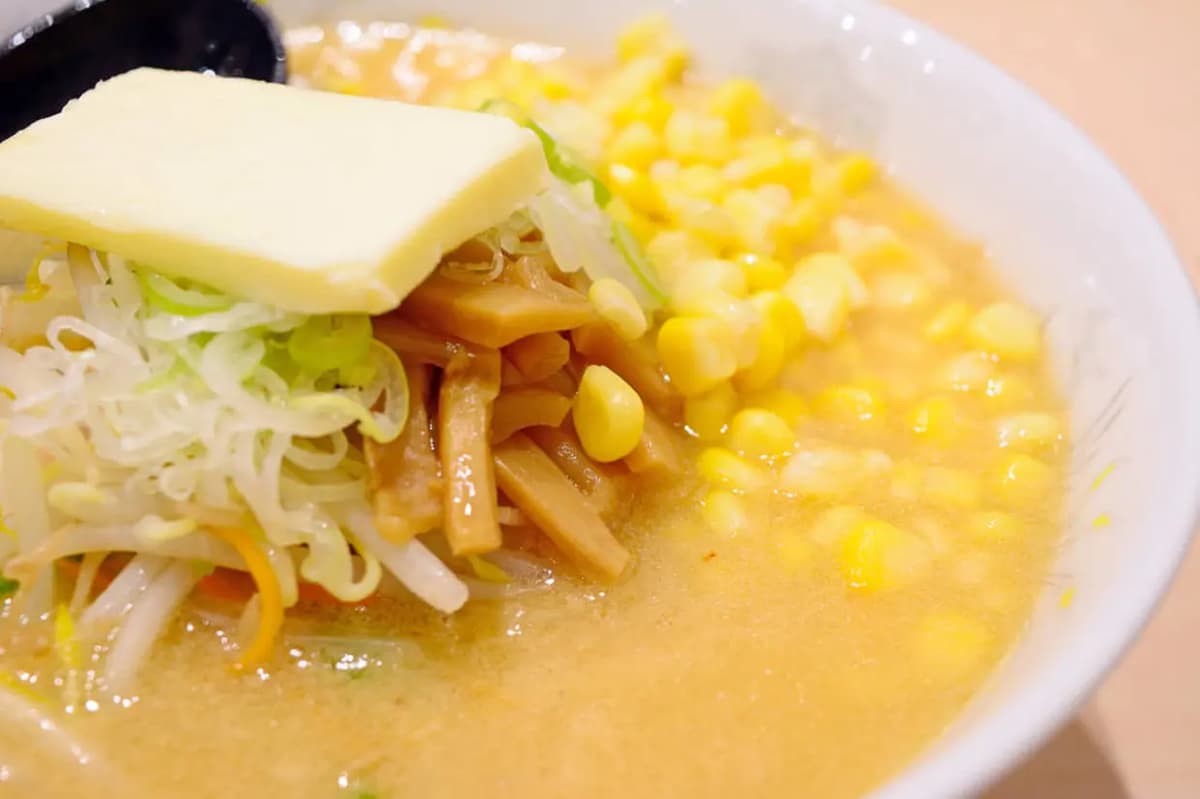 Sapporo Susukino Bar Hopping Night Tour with Fresh Seafood & Ramen - Image 5