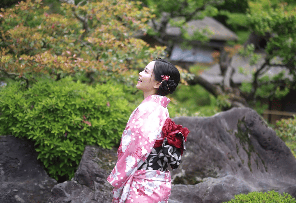 1 Hour Private Photoshoot in Obama Onsen - Image 2