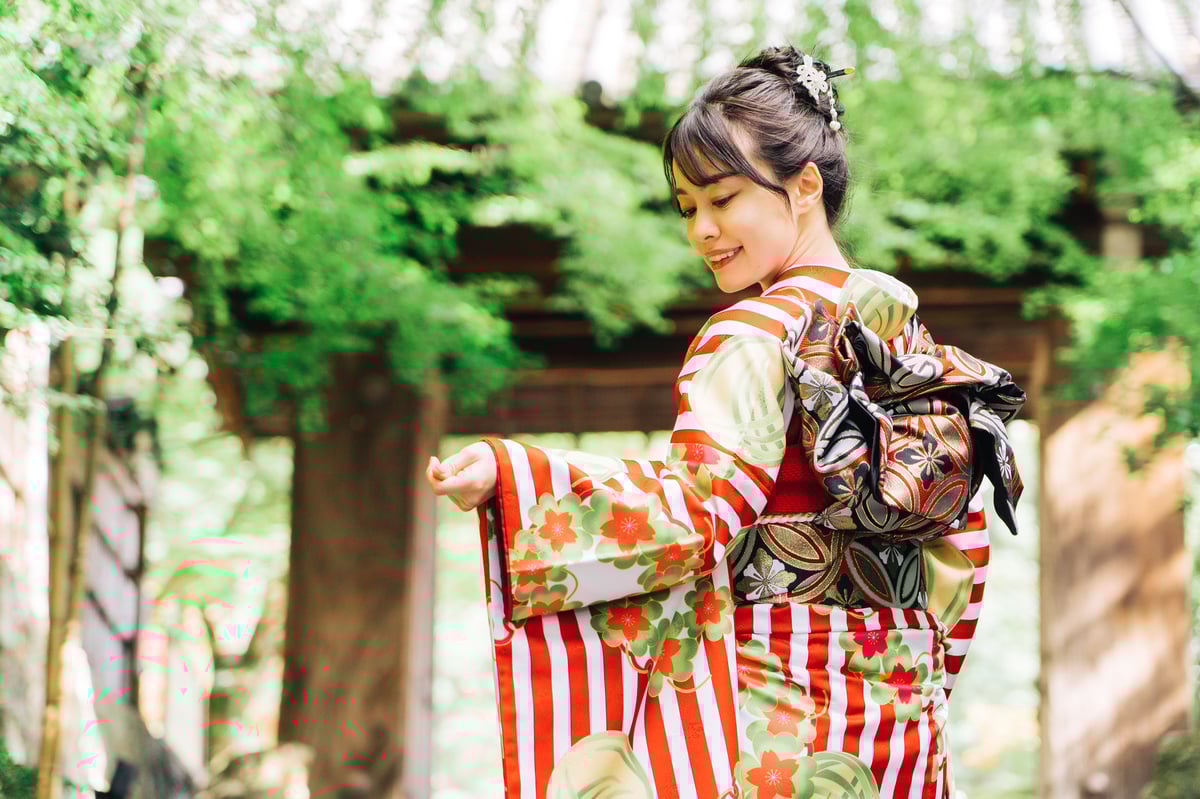 1 Hour Private Photoshoot in Hakata - Image 1