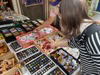 Antique Hunt: Discover Old Japan at Yanaka Flea Market – A Downtown Antique Walk with Mana - Thumbnail 1