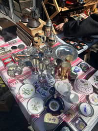 Antique Hunt: Discover Old Japan at Yanaka Flea Market – A Downtown Antique Walk with Mana - Thumbnail 2