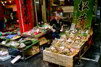 Tour Gastronómico Mercado Kuromon de Osaka - Thumbnail 1