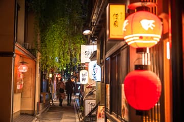 Kyoto Bar Hopping Night Tour in Nijo Castle, Karasuma Oike & Shijo Kawaramachi