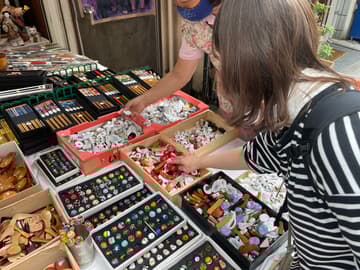 Antique Hunt: Discover Old Japan at Yanaka Flea Market – A Downtown Antique Walk with Mana