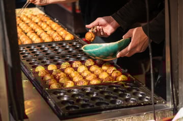 Tokyo Classic Takoyaki Cooking Tour