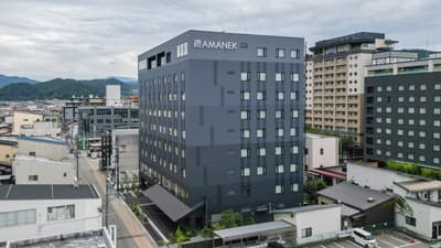 El Hotel Amaneku Hida Takayama se Asocia con Estudiantes de Secundaria Locales para Mini Conciertos en Vivo de Instrumentos Japoneses y Sesiones de Experiencia