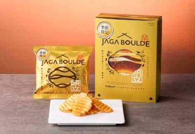 JAGA BOULDE Kolaborasi Calbee+ × Tokyo Banana Rilis Keripik Rasa Kerang Bakar Arang Mentega Kecap Musiman