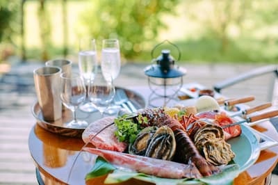 壱岐リトリート 海里村上、夕日を望む春のテラスダイニングプランを開始